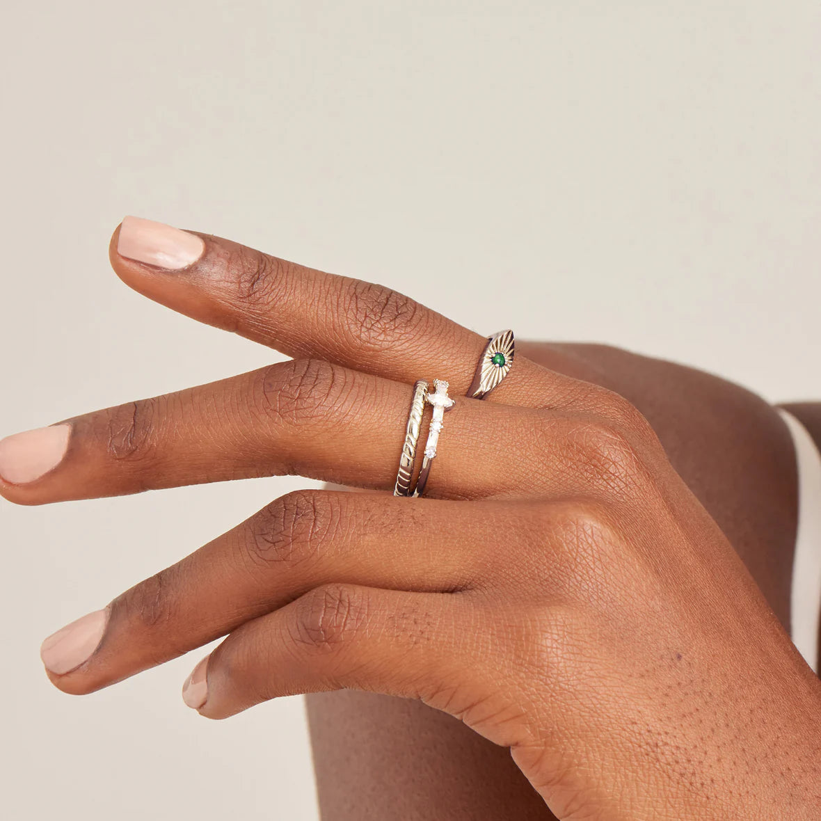 DAWN SPARKLE MULTI STONE BAND RING