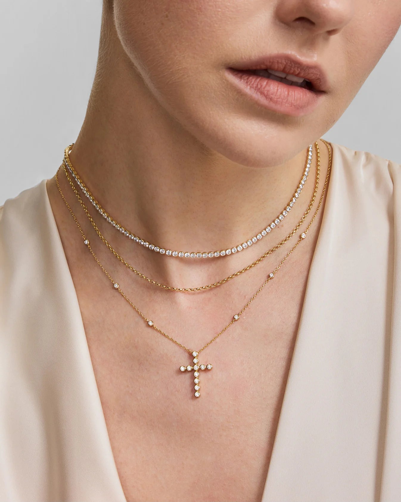 WANDERER STATION NECKLACE WITH CROSS PENDANT