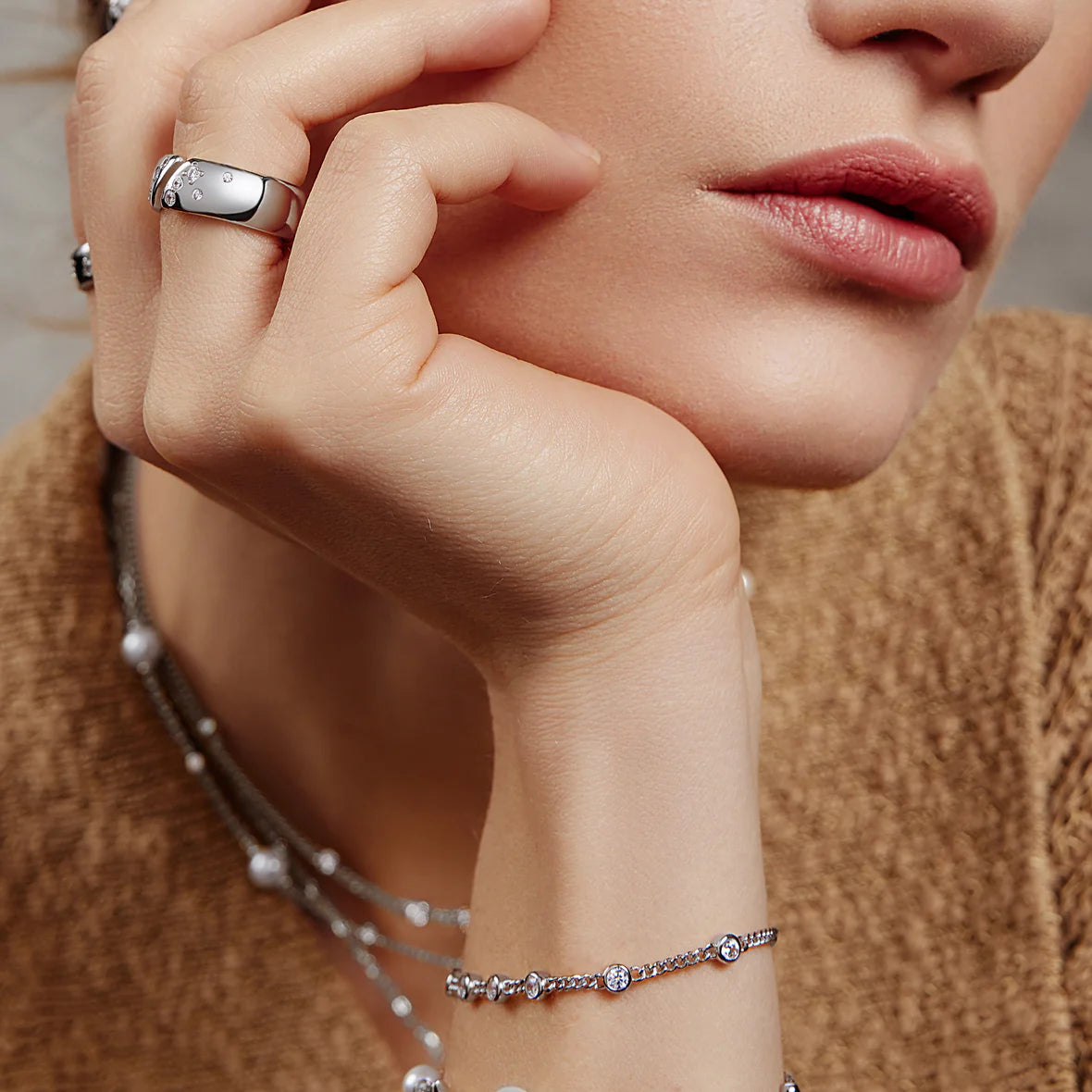 MELODIC RHOMBUS STONE CHAIN BRACELET