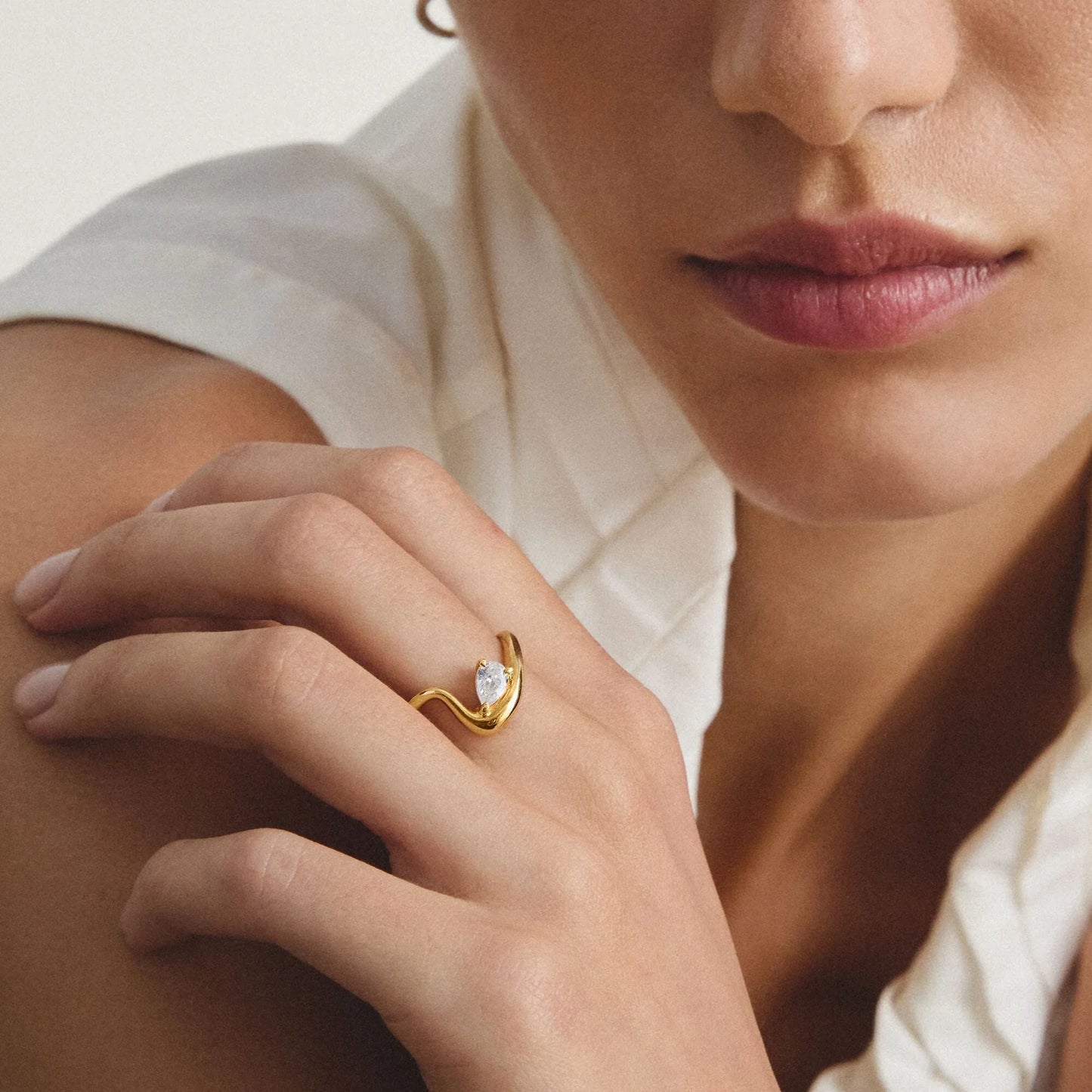 FLUID TEARDROP WAVE RING
