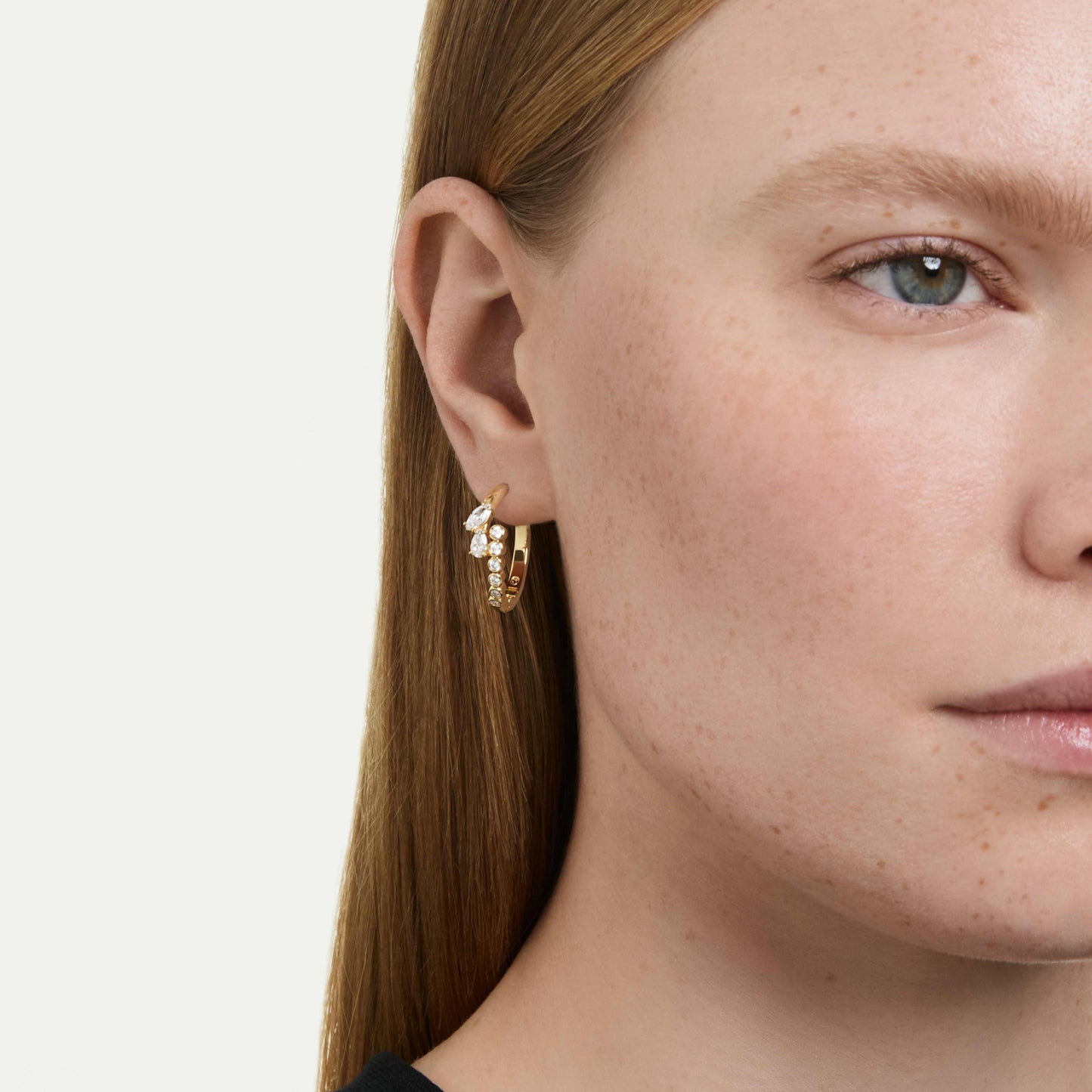 MESMERA HOOP EARRINGS - WHITE, 18K GOLD