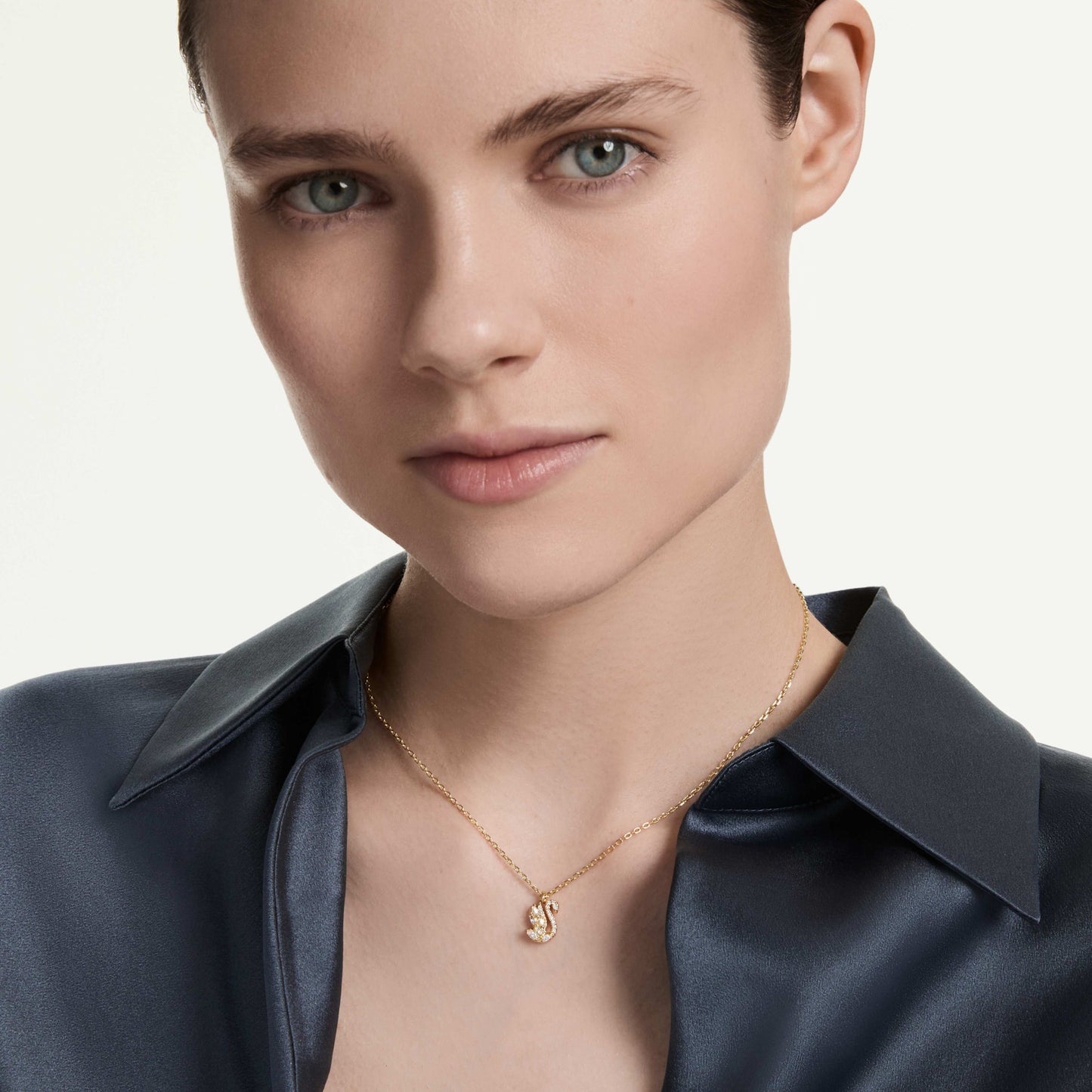SWAN PENDANT - WHITE, 18K GOLD