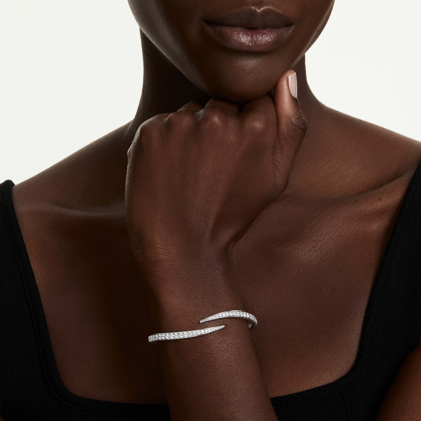 VIENNA BANGLE SWAN - WHITE RHODIUM