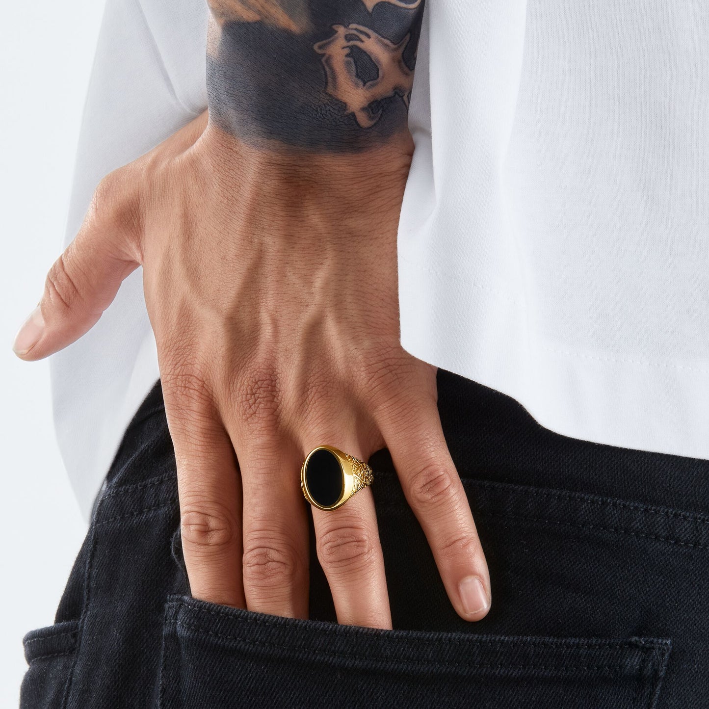 BLACK ONYX ENGRAVED SIGNET RING